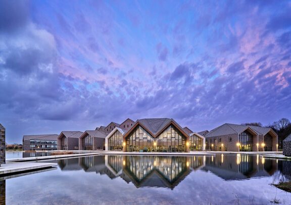 Deloitte University EMEA : campus tertiaire, lots CVC, désenfumage et plomberie